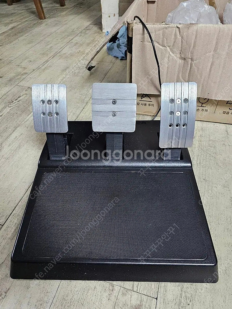 트러스트마스터 t300rs gt 레이싱휠--3