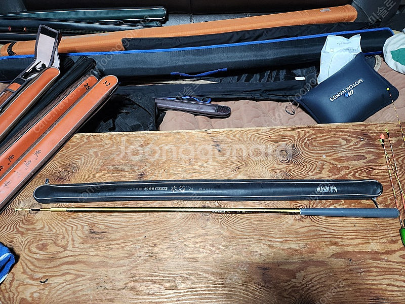 민물낚시대 및 받침대 팝니다.--4