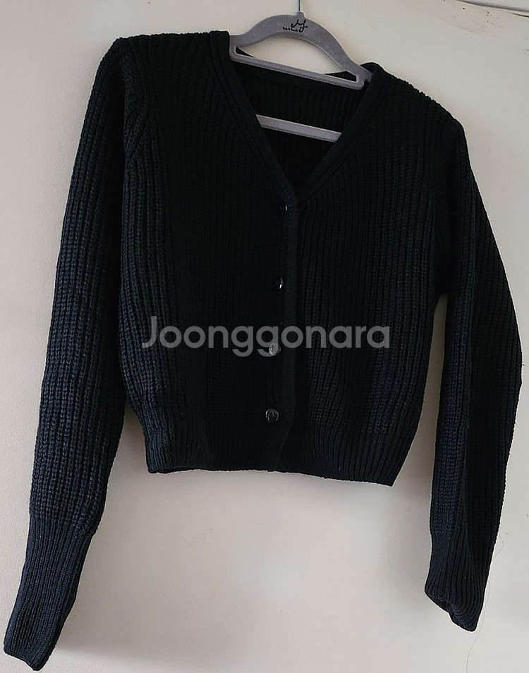 새상품/하찌 크롭 브이넥 니트 가디건 블랙--4