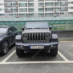 지프 랭글러 중고 랭글러 루비콘 중고 회색 2022년식 39,682km 2.0 루비콘 4도어 파워 탑 수원중고차