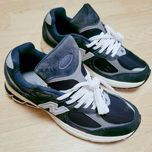 뉴발란스 2002R 운동화 275사이즈 팝니다