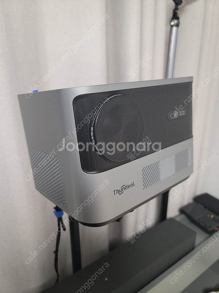 Thundeal TDA6 빔프로젝터 판매, 거치대 포함--0