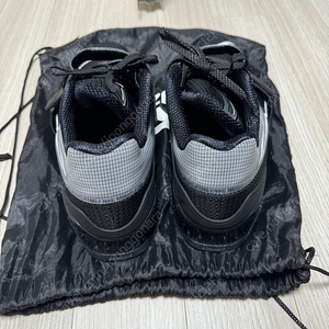 역도화 나이키 로말레오 4 검정 290팝니다.