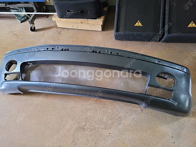 BMW E46 앞범퍼 (325로 추정)--1