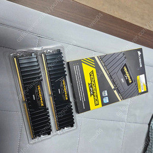 커세어 벤젠스 램 ddr4 3600 cl18 16g(8x2) 팝니다
