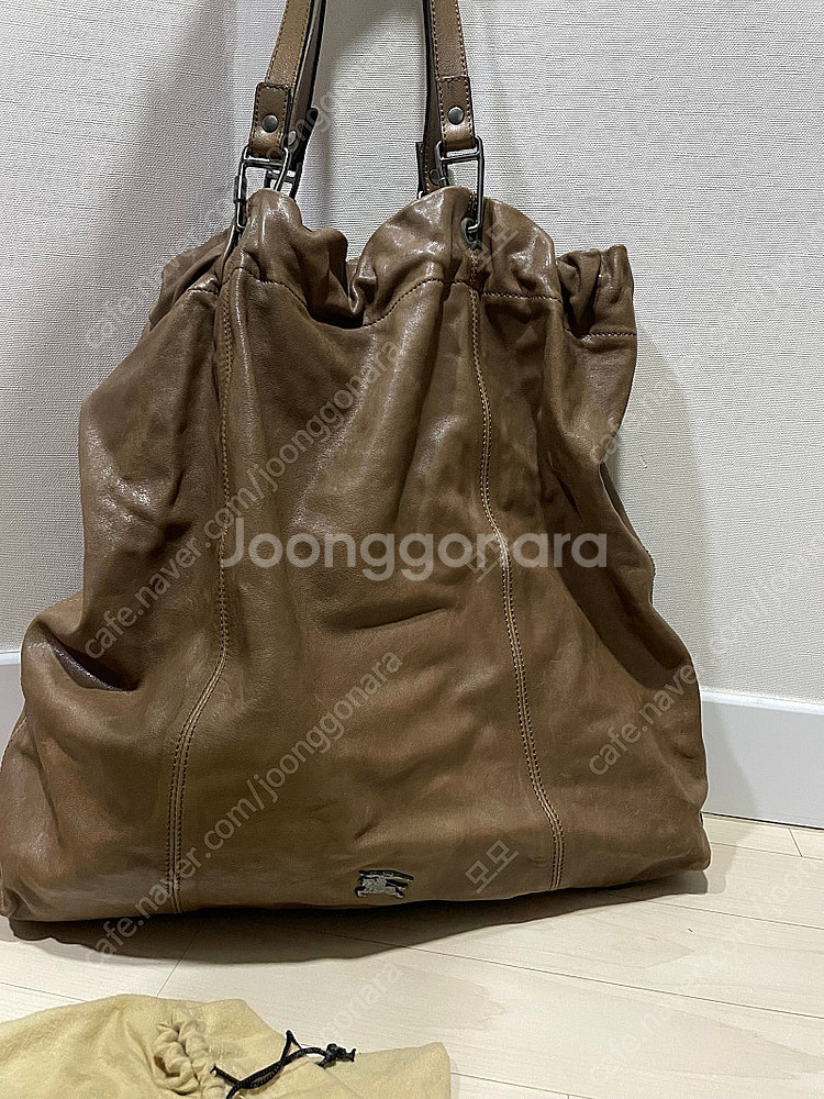 버버리 버클레이 양가죽 빅숄더백 카키브라운(정품)--0