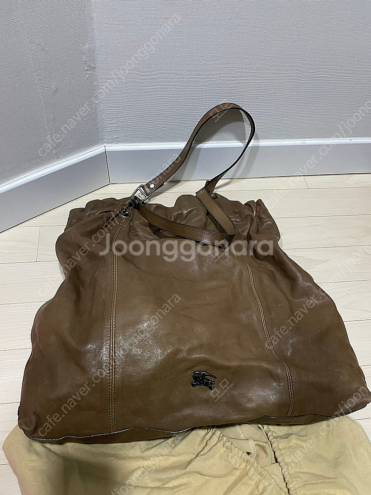 버버리 버클레이 양가죽 빅숄더백 카키브라운(정품)--1