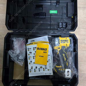 (새제품)디월트 임팩 dcf860 팝니다.