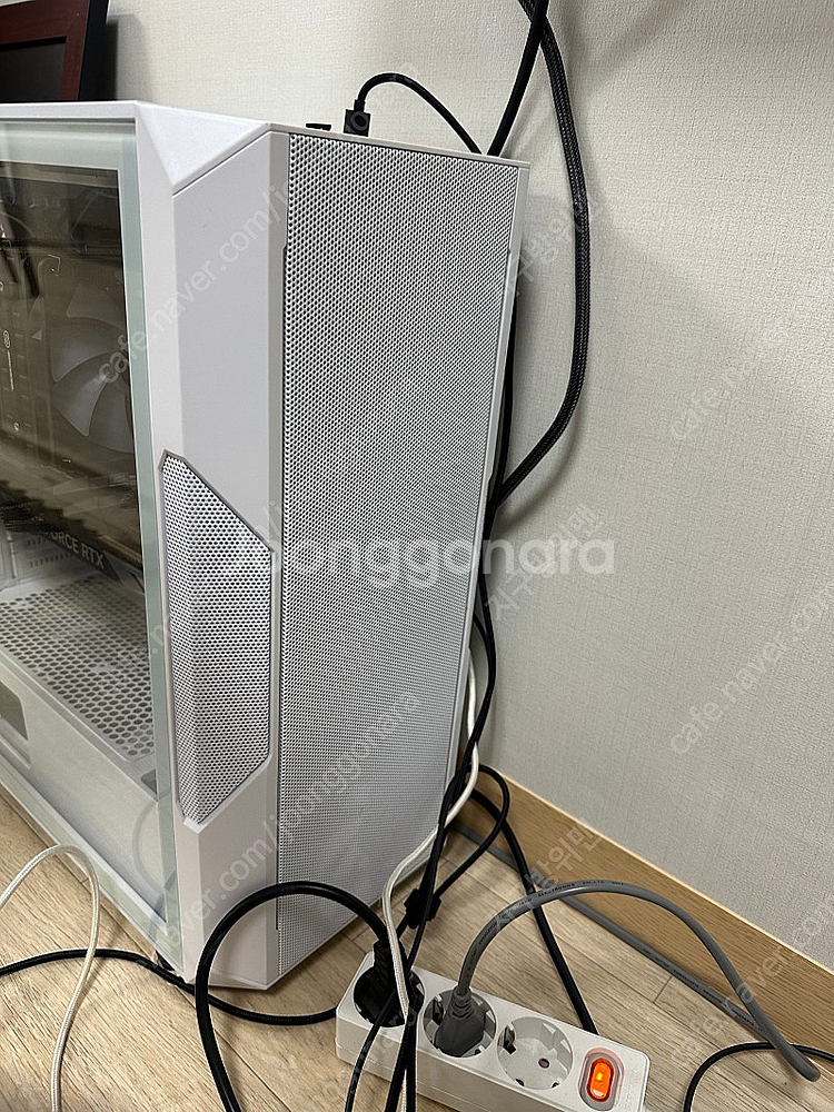 본체 컴퓨터 4070Ti i5-13600kf--1