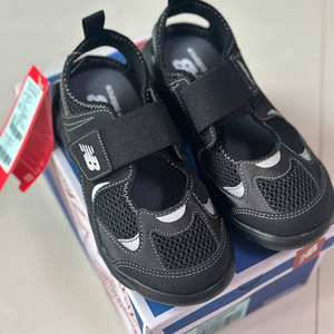 뉴발란스 프리들 230 블랙 새상품