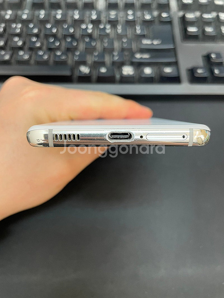 갤럭시S21 화이트 256GB 상태좋은 중고15만팝니다...--5