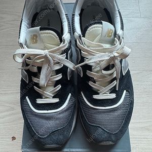 뉴발란스 574레거시 블랙 260팝니다