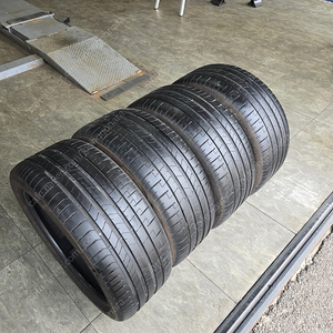 피렐리 피제로 MO-S 255/40R20 흡음재 폼타이어 한대분팝니다!