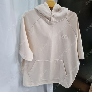 엄브로 오버핏 반팔 후드티 택포