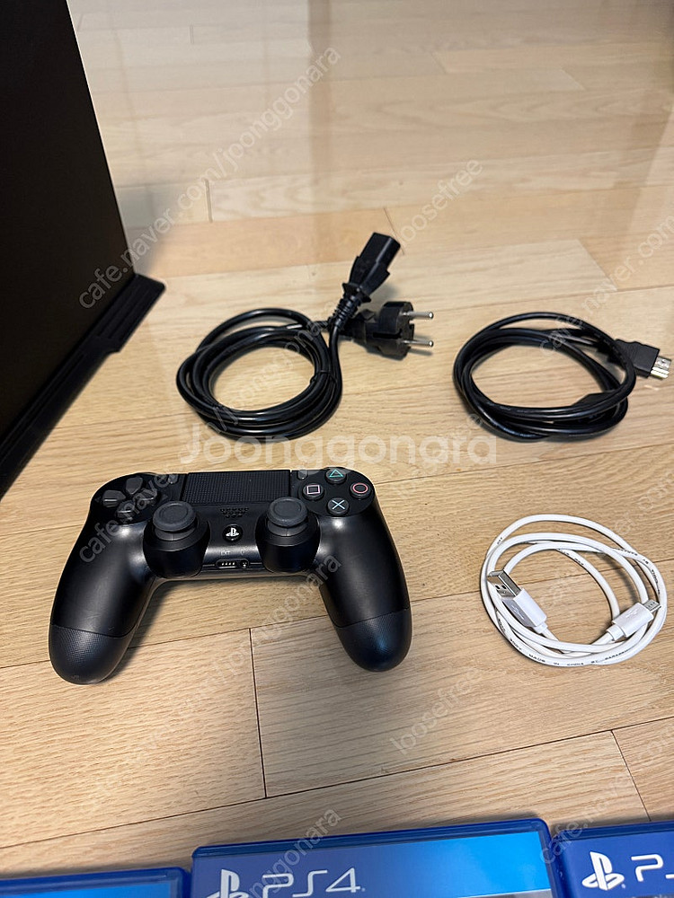PS4 Pro CUH-7017B--1