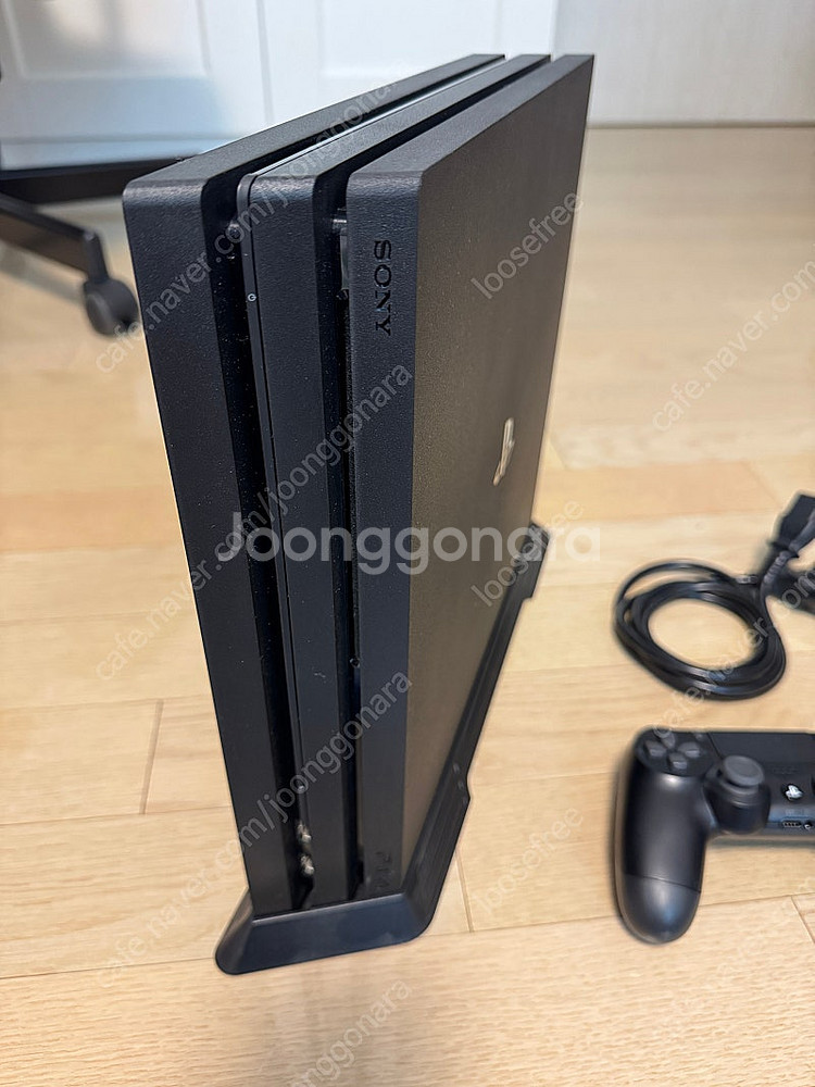 PS4 Pro CUH-7017B--2
