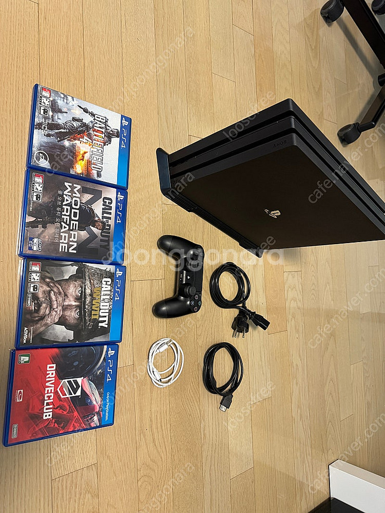 PS4 Pro CUH-7017B--3