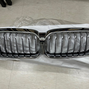 BMW5시리즈 G30 23년식 키드니그릴 순정