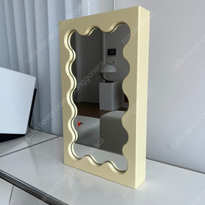 구스타프 웨스트맨 커비미러 Gustaf Westman Curvy Mirror