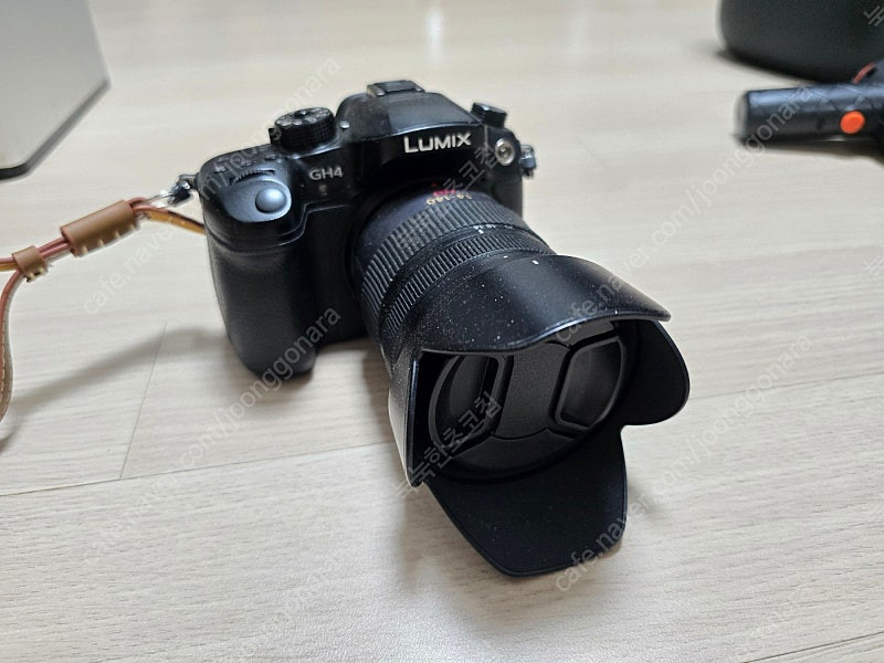 파나소닉 DMC-GH4 14-140HD 1만장컷 배터리2개 충전기 포함 90만--1