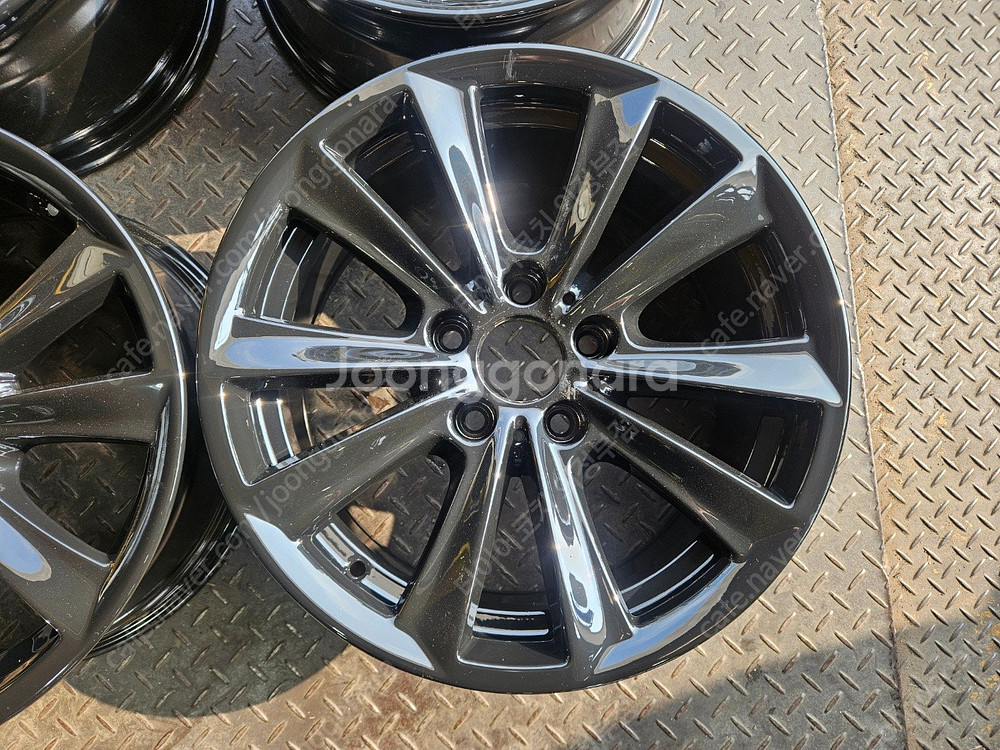 17인치 BMW F10 5시리즈 유광블랙 순정휠 1대분--3