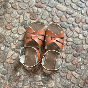 솔트워터 샌들(탄 색상)