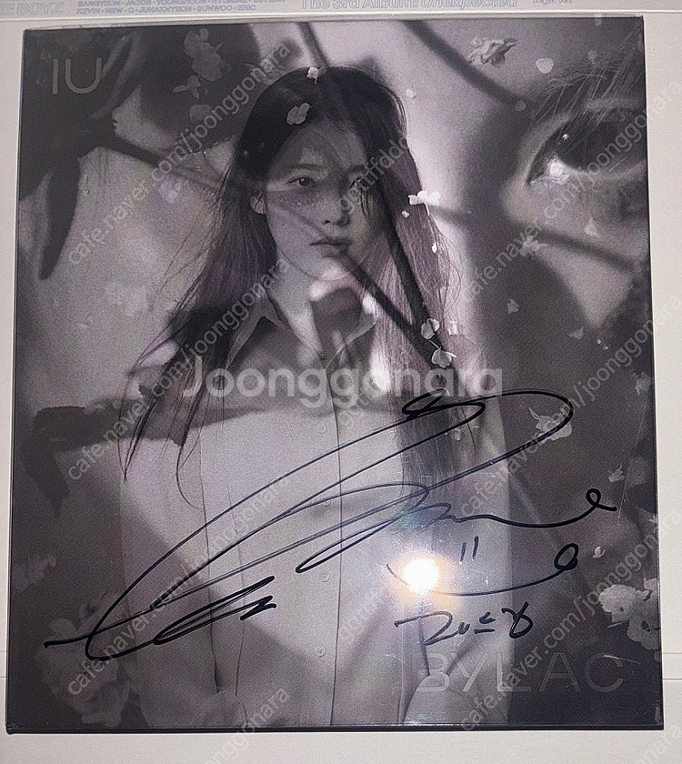 아이유 라일락 친필 싸인 앨범--0