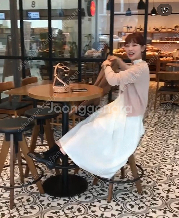 임블리 핑크빛수채화 롱원피스 베이지 진주 알파카 가디건...--3