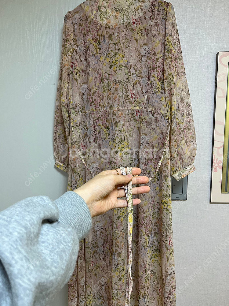 임블리 핑크빛수채화 롱원피스 베이지 진주 알파카 가디건...--7