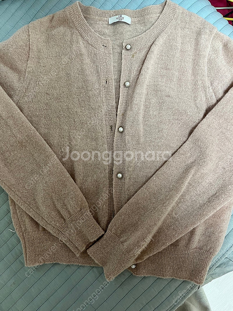 임블리 핑크빛수채화 롱원피스 베이지 진주 알파카 가디건...--8