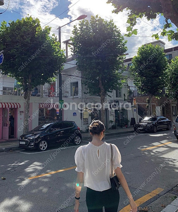 스키니피그 love love 화이트 퍼프 블라우스🤍--3