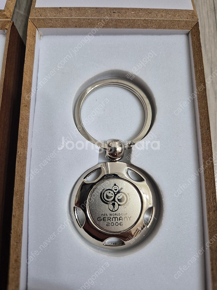 2006년 월드컵 기념품 열쇠고리 2종 기념 메달 1종...--3