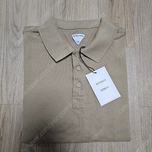 보테가베네타 폴로 pk 티셔츠 베이지색상 정품 판매합니다.
