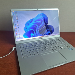 삼성노트북, i5-7200 ram 8g ssd 256, 15인치, 액정불량