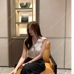 오브제스트 홀터 카라 버튼 민소매 니트 새상품 2col