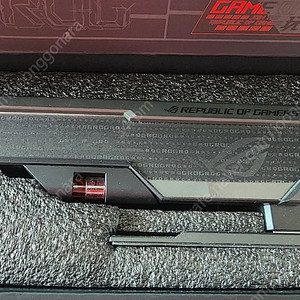 ASUS ROG Herculx 그래픽 카드 지지대