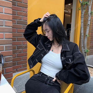 *반택포*페일제이드 크롭 스티치블랙 자켓/파인체리