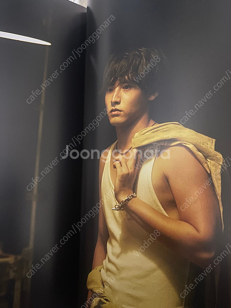 일본배우 아카소 에이지 친필싸인 사진집--2