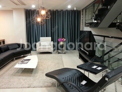 디사모빌리 거실장 판매합니다.--1