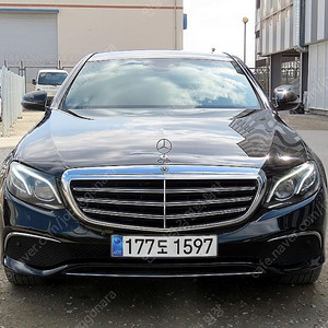 벤츠 E클래스 중고 E클래스 중고차 벤츠 중고 검정색 2017년식 E220d 4MATIC 익스클루시브 중고자동차