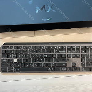 로지텍 MX keys 부품용 판매합니다. (키캡 1개 고장, 기능은 정상 작동)