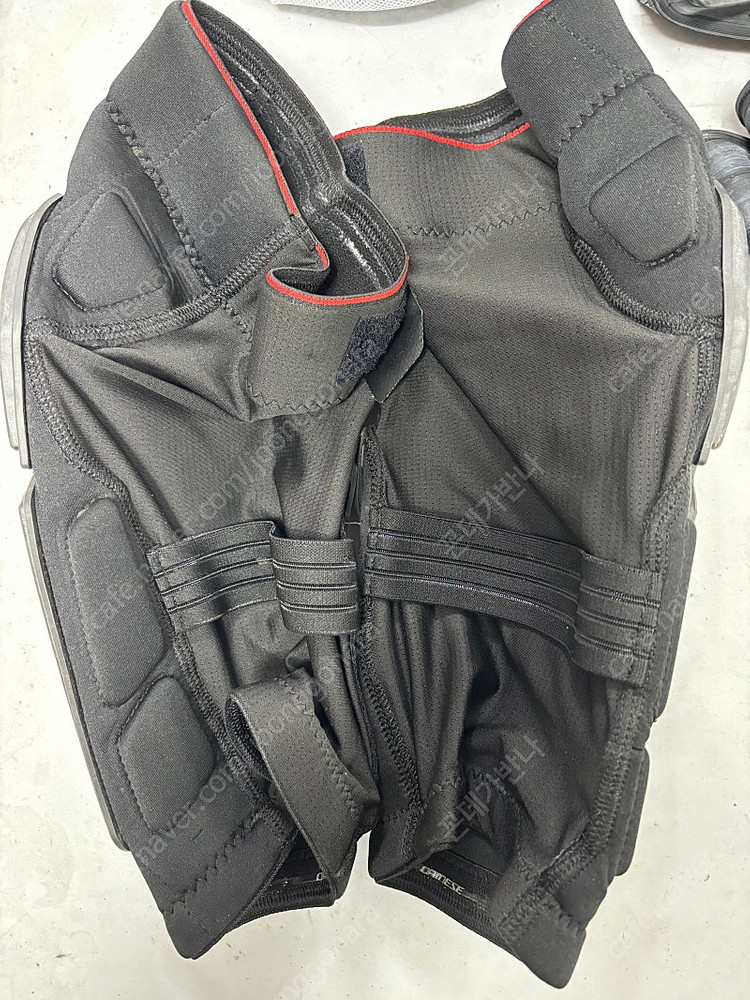 다이네즈 무릎 보호대 앤듀로 가이드 2 팝니다 이미지