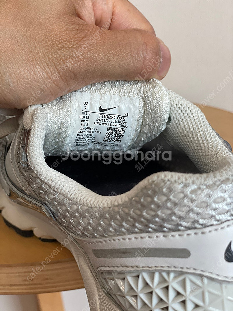 나이키 줌 보메로5 FD0884 240 포톤더스트 메탈...--8