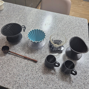 하리오 V60 메탈 드리퍼 매트블랙 팝니다.