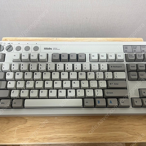 [신품급] 8BitDo 레트로 기계식 키보드 M에디션 팝니다