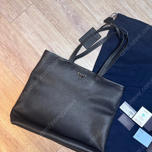 Prada 프라다 남성용 가죽 토트백 2025홀리데이시즌 (백화점구매. 블랙)