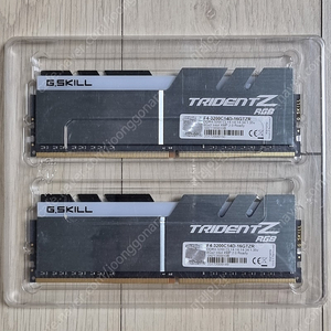 G.SKILL DDR4-3200 CL14 TRIDENT Z RGB 16GB (8*2) 패키지 판매합니다.
