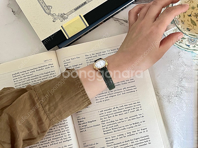 DIOR 골드 라운드 CD 버클 빈티지 디올 시계--6