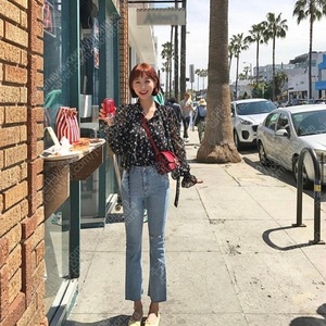 임블리 장미가 콕 블라우스