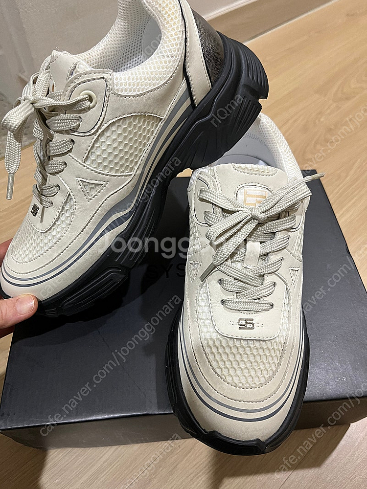 시스템 텍스처 블록 엠블럼 스니커즈 운동화 크림 240...--2